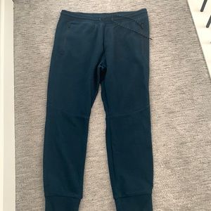 American Eagle fleece joggers. Gently used, in excellent condition.